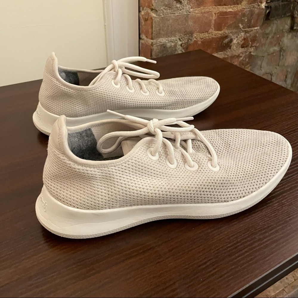 White Allbirds tree runners - M13